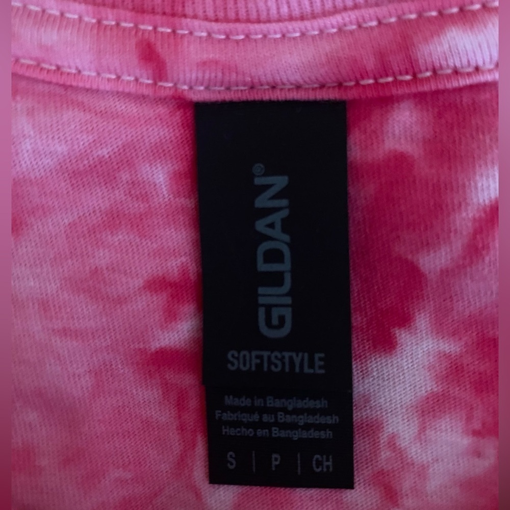 NEW Unisex GILDAN Small Ice Tie-Dye Soft Style T-Shirt Vibrant Pink Barbie - Picture 7 of 8